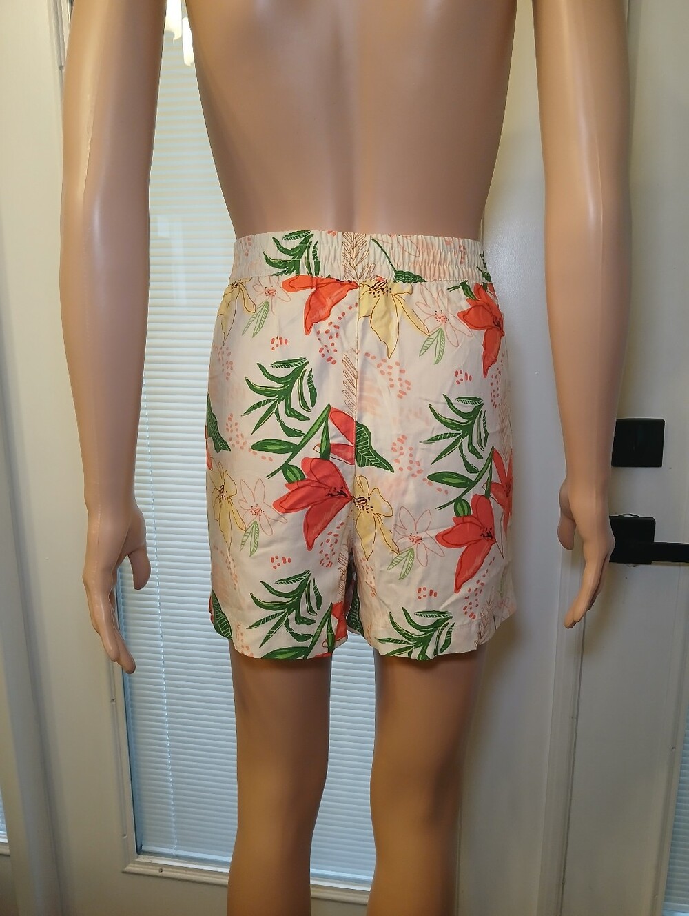 Natural Reflections Tropical Print Shorts -  Buttercream XXL - Picture 4 of 7